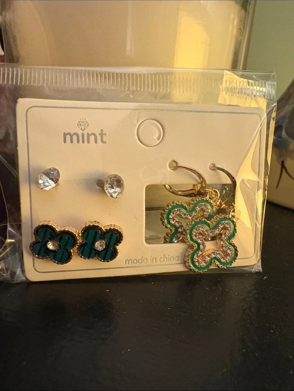 2/20$♥️3 Mint Green Flower, Crystal Earrings